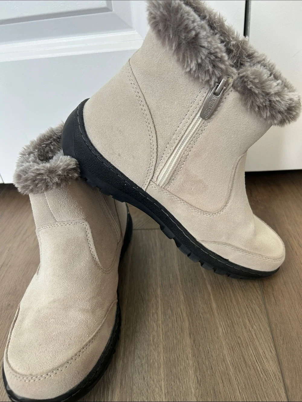 Khombu Light Beige Faux-Fur Suede Ankle Winter Boots Size 8